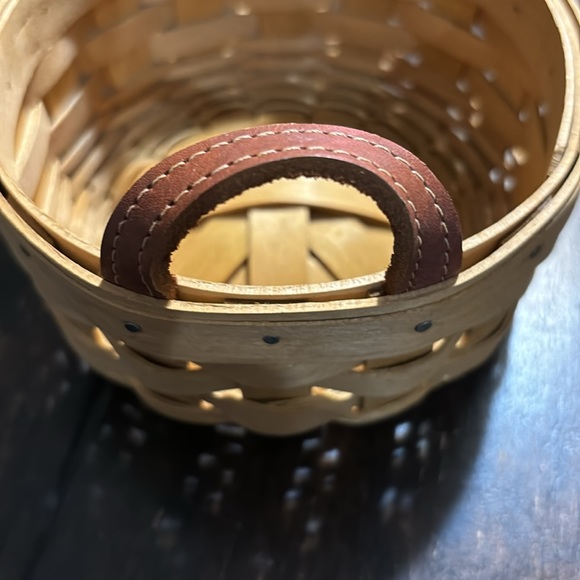 Authentic Longaberger Basket with Sweet Floral Fabric Liner!  Like New! 💐 - Picture 6 of 12